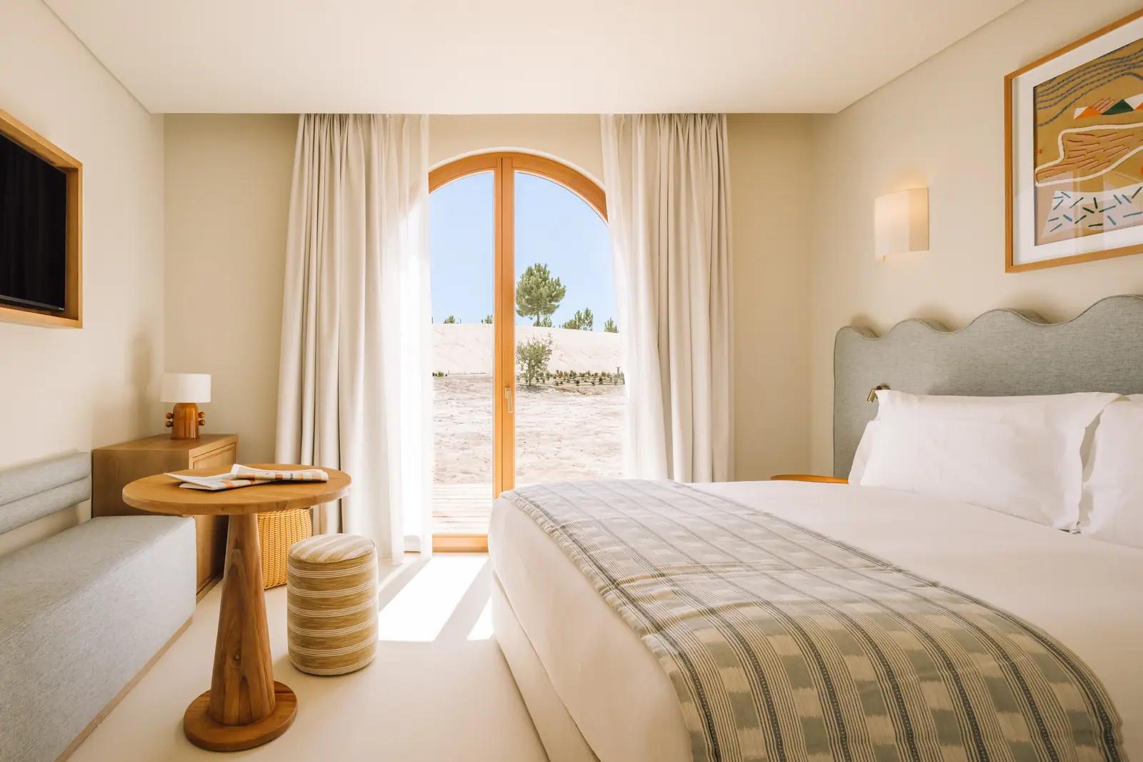 Bedroom with an arched door onto the garden